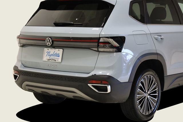 Used 2025 Volkswagen Taos SE image 7