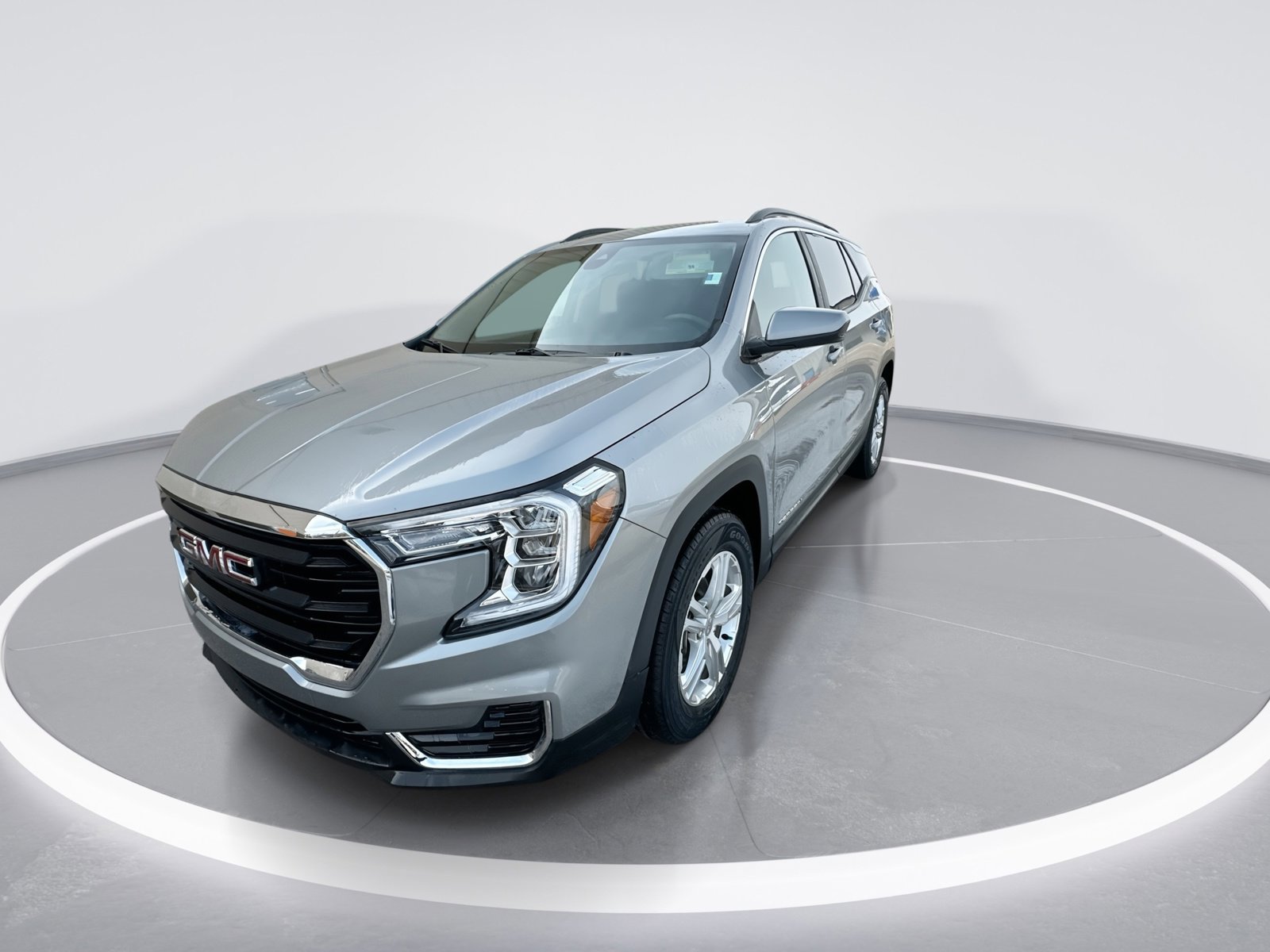 Used 2023 GMC Terrain SLE w/ Driver Convenience Package FWD image 4