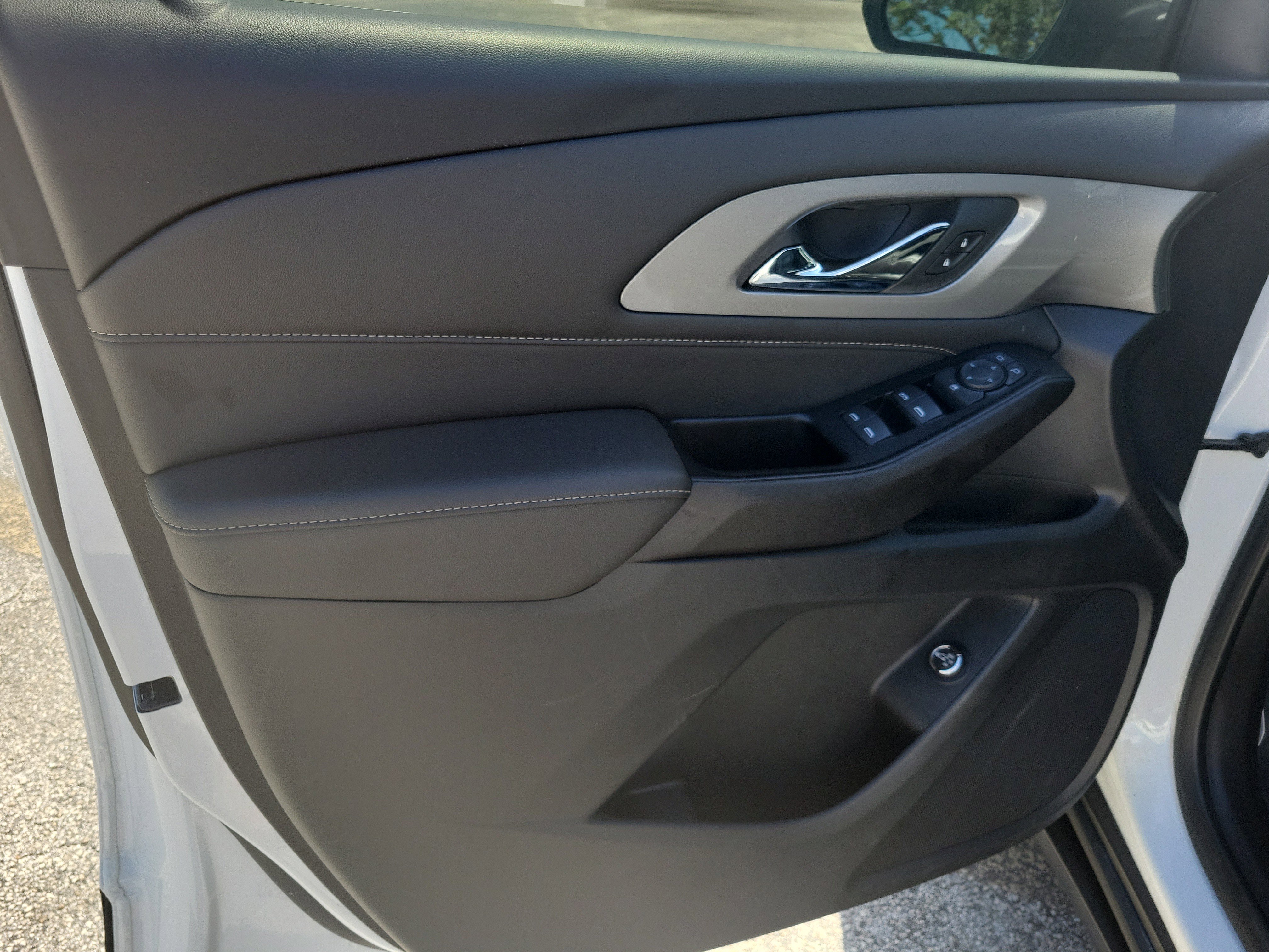 Used 2023 Chevrolet Traverse LT image 22