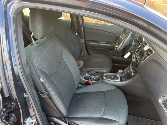 Used 2011 Chrysler 200 Touring FWD image 39