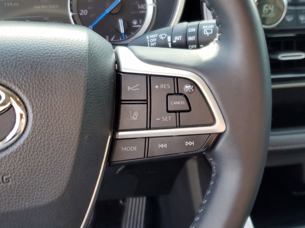 Used 2022 Toyota Highlander XLE image 27