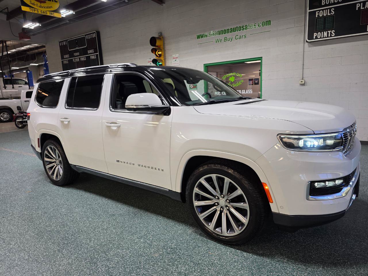 Used 2022 Jeep Grand Wagoneer Series I AWD/4WD image 4