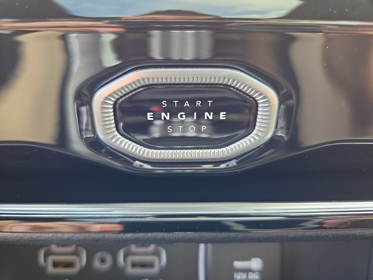 New 2027 Jeep Grand Cherokee Limited AWD/4WD image 12