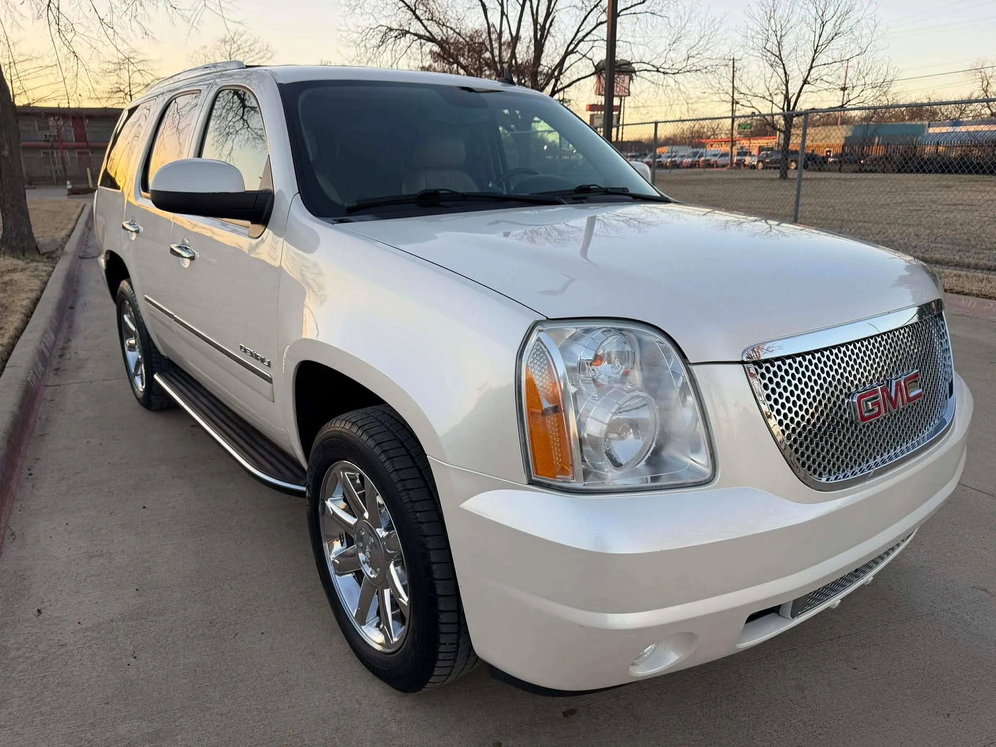 Used 2012 GMC Yukon Denali image 3