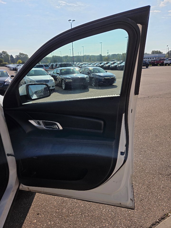 Used 2017 GMC Terrain SLE w/ Convenience Package image 16