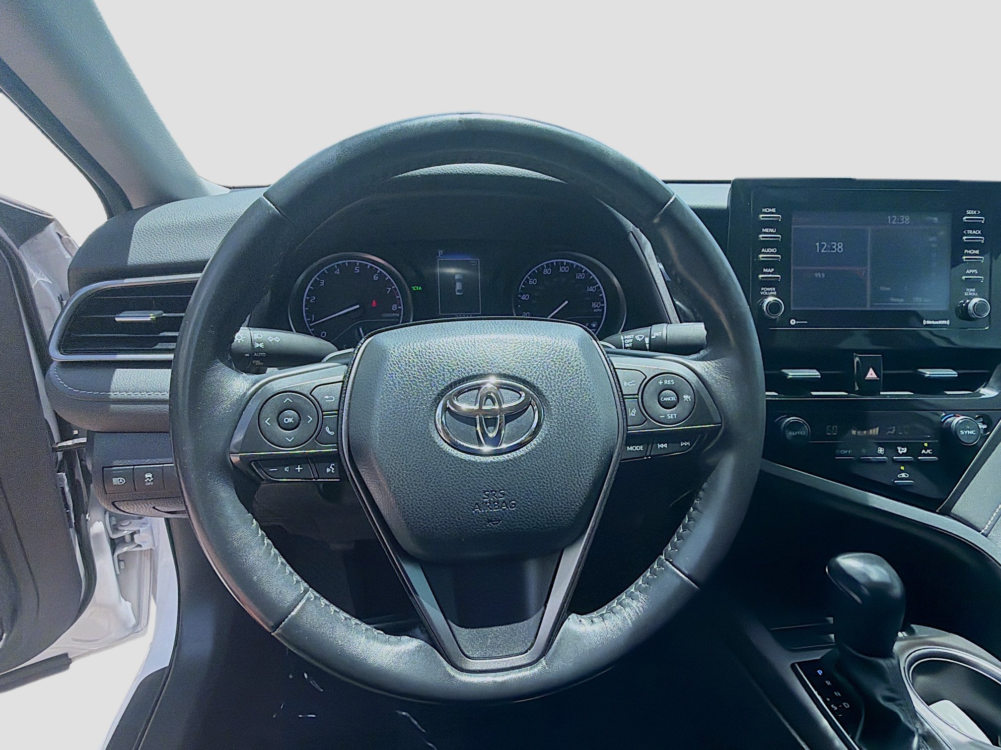 Used 2022 Toyota Camry SE w/ Convenience Package FWD image 10