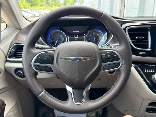 Used 2017 Chrysler Pacifica Touring-L Plus FWD image 19