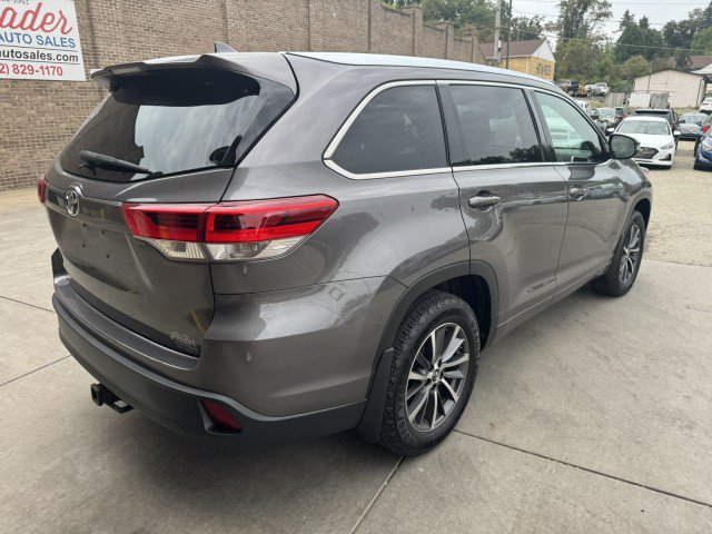 Used 2017 Toyota Highlander XLE AWD/4WD image 3