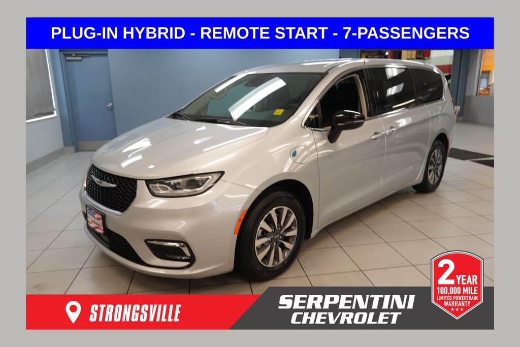 Used 2024 Chrysler Pacifica Limited FWD image 1