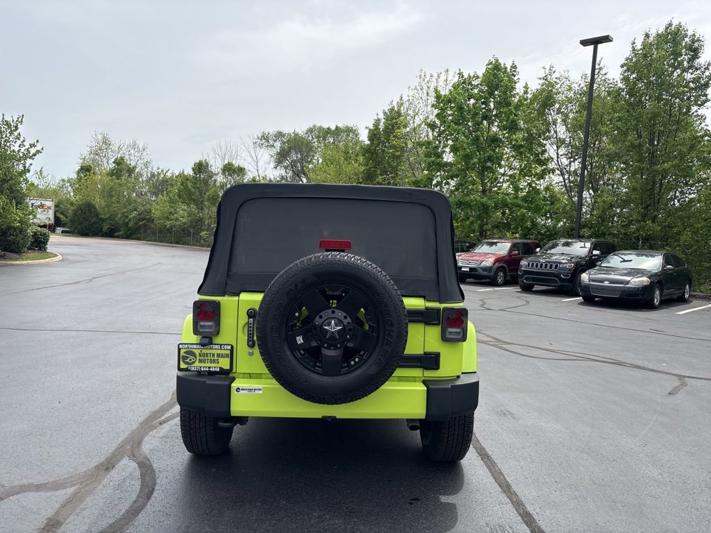 Used 2016 Jeep Wrangler Unlimited Sahara w/ Connectivity Group AWD/4WD image 7