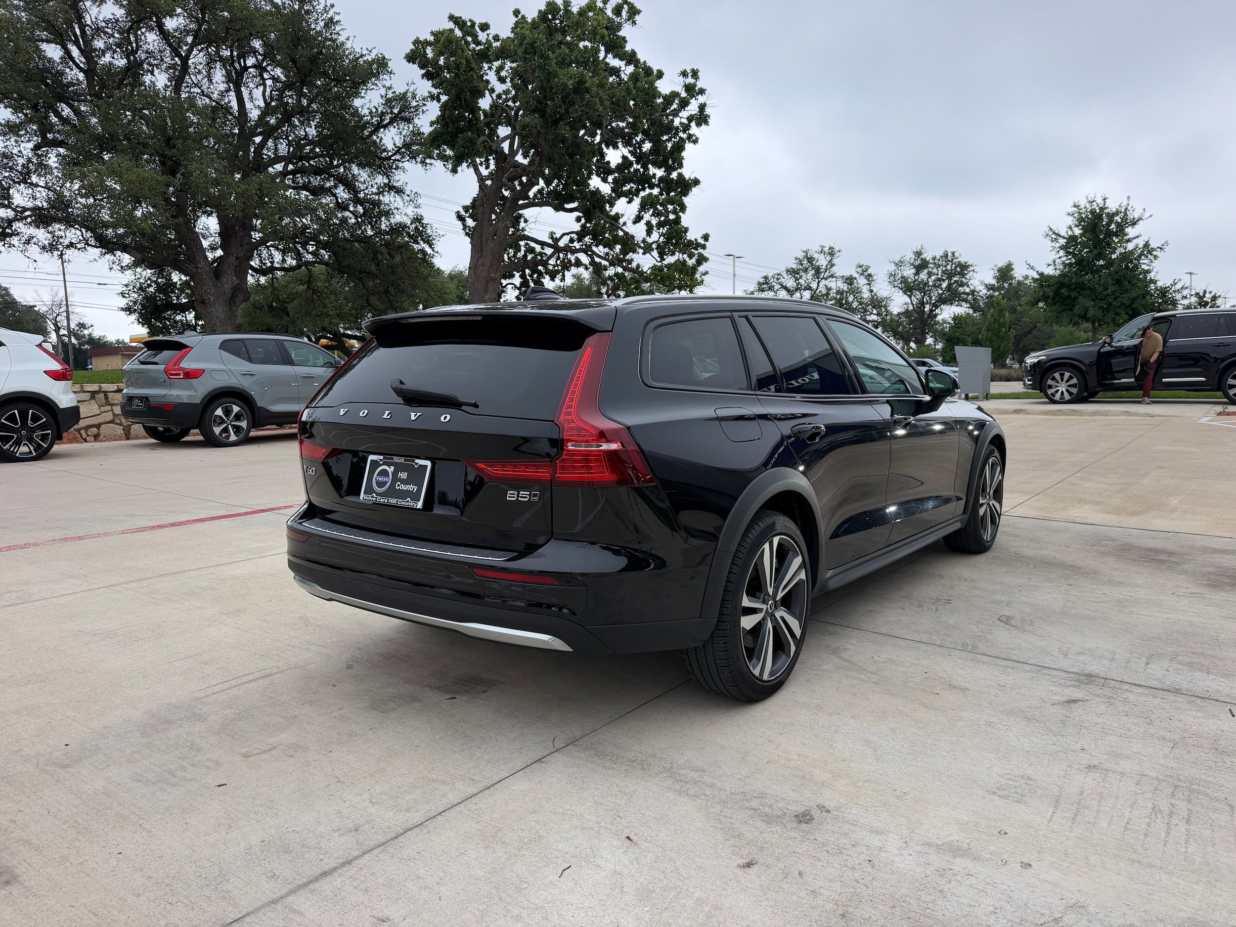 Certified 2025 Volvo V60 B5 Cross Country Plus AWD/4WD image 6