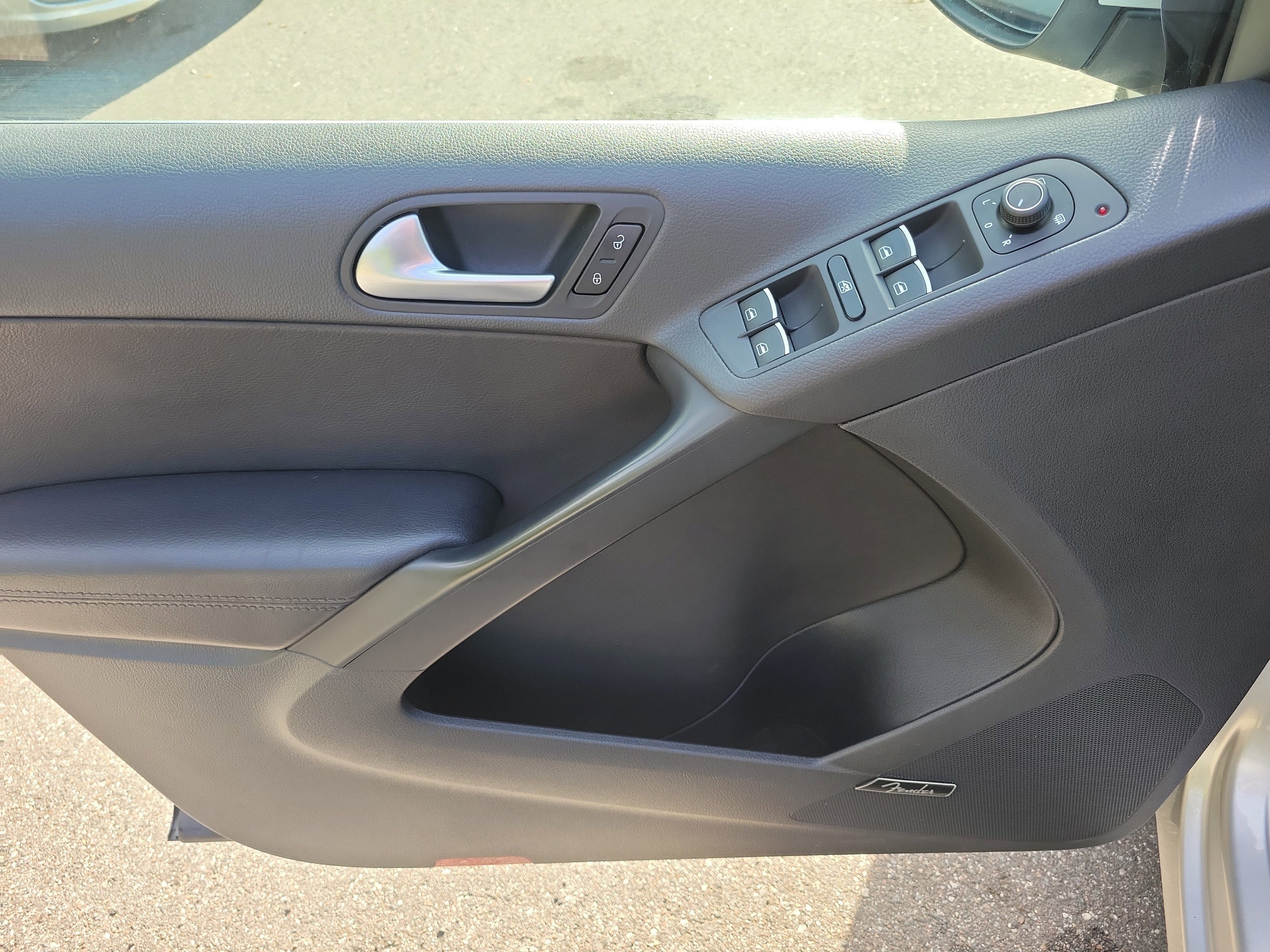 Used 2017 Volkswagen Tiguan SEL image 20