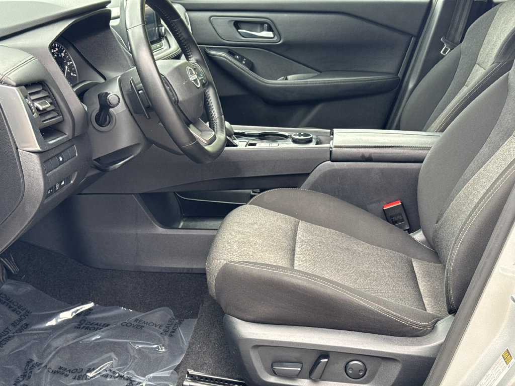 Certified 2025 Nissan Rogue SV AWD/4WD image 12