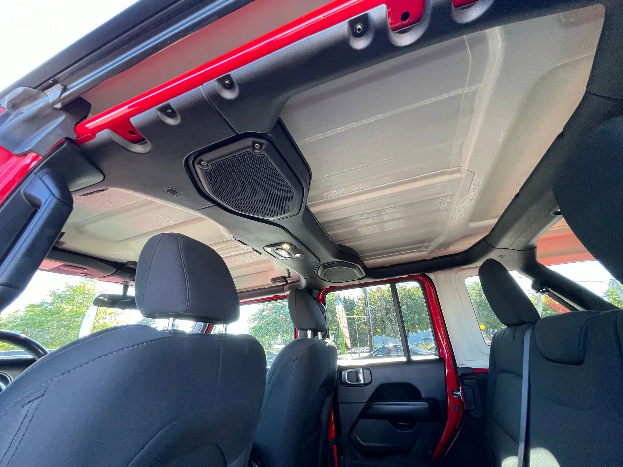Used 2019 Jeep Wrangler Unlimited Sahara AWD/4WD image 11