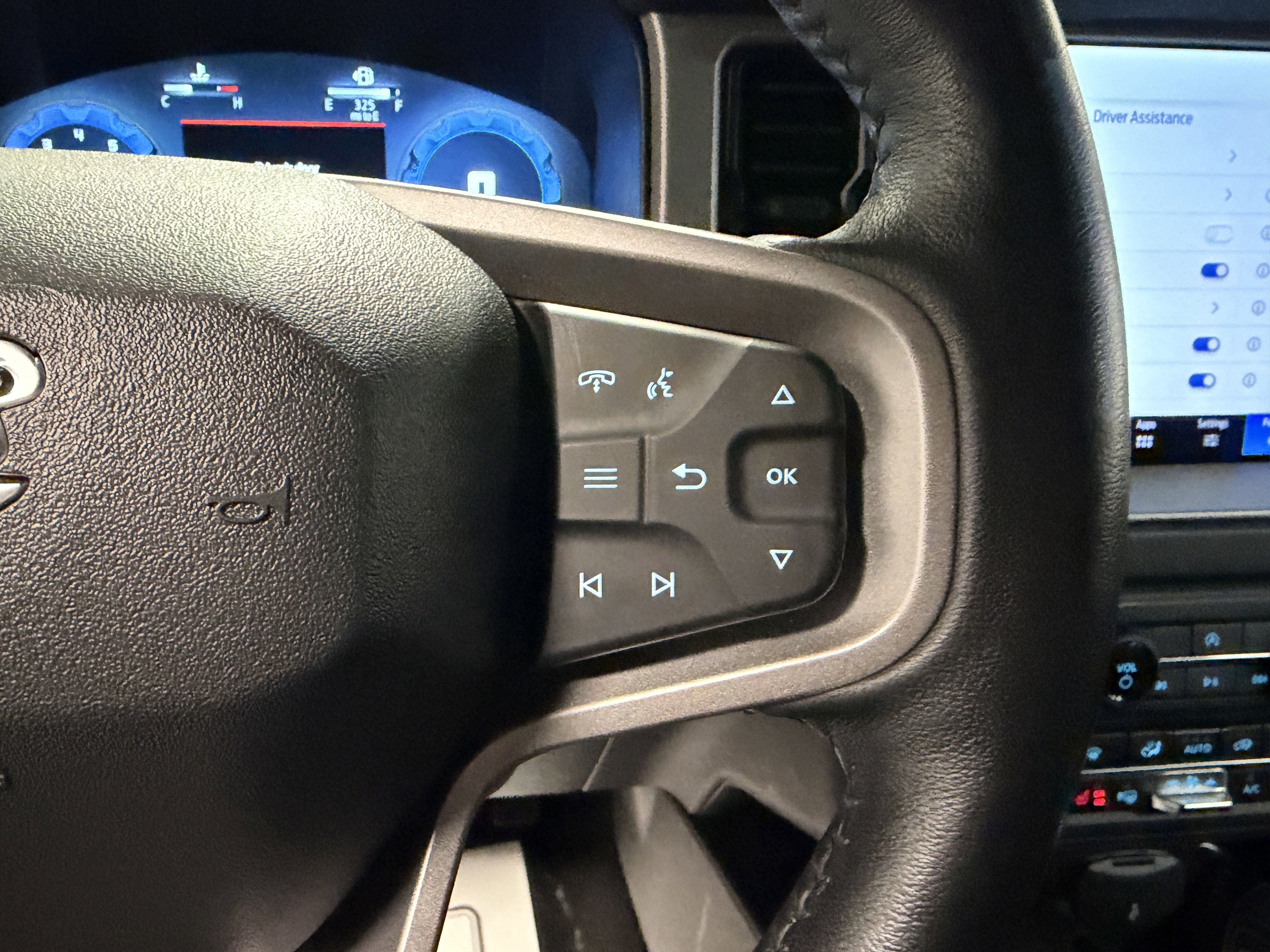 Used 2025 Ford Bronco Outer Banks image 16
