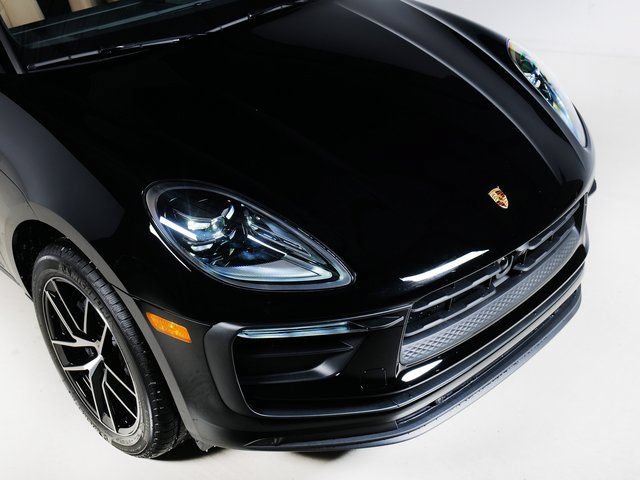 Certified 2026 Porsche Macan AWD/4WD image 32
