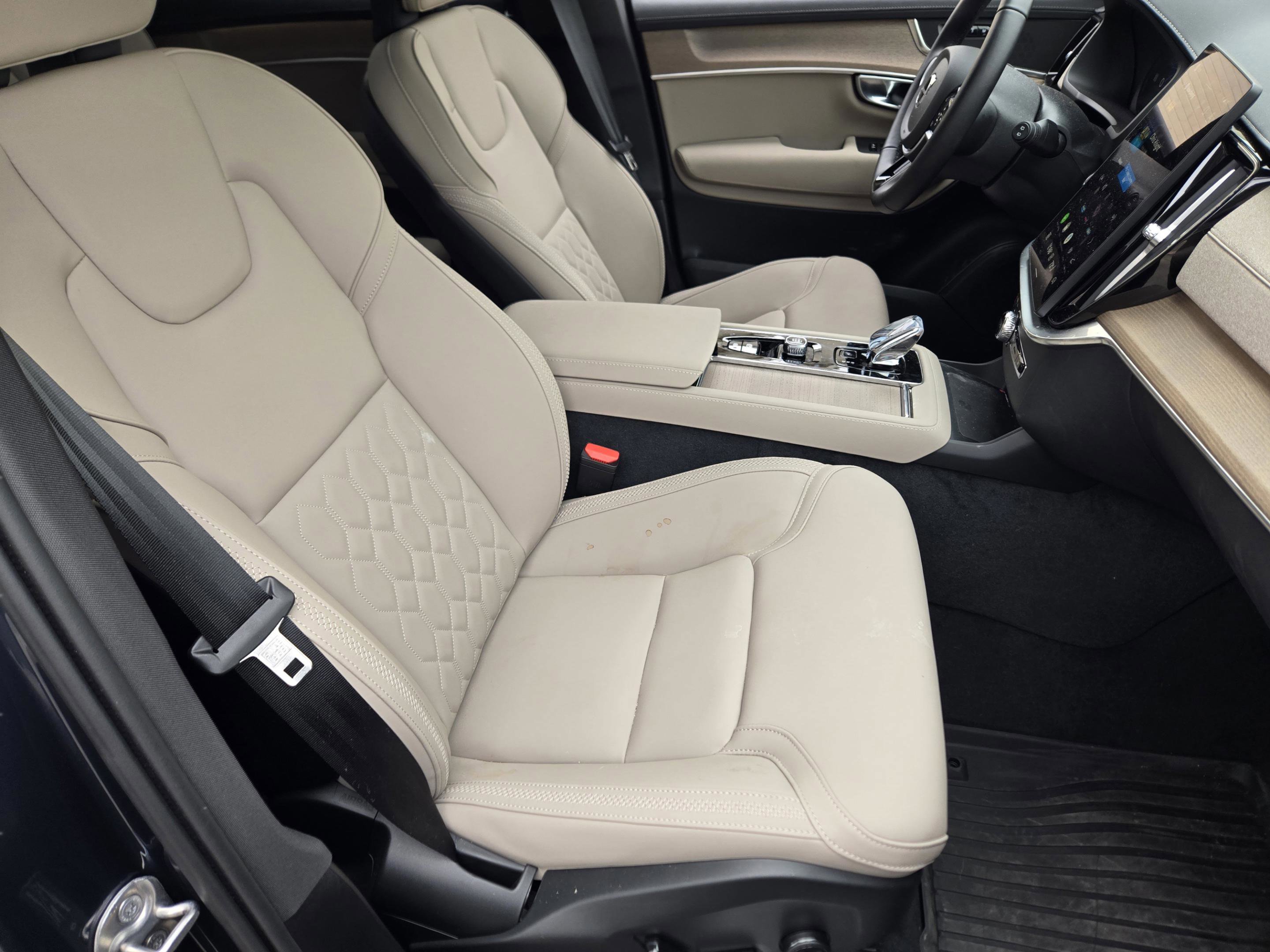 Used 2026 Volvo XC90 B6 Plus w/ Protection Package Premier image 12