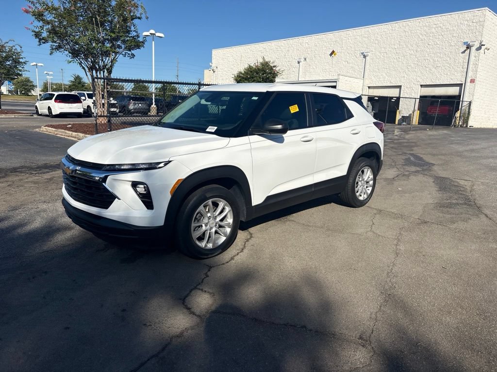 Used 2024 Chevrolet TrailBlazer LS w/ LS Convenience Package FWD image 8