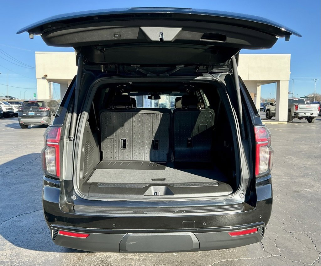 Used 2023 Chevrolet Suburban Z71 w/ Luxury Package image 18