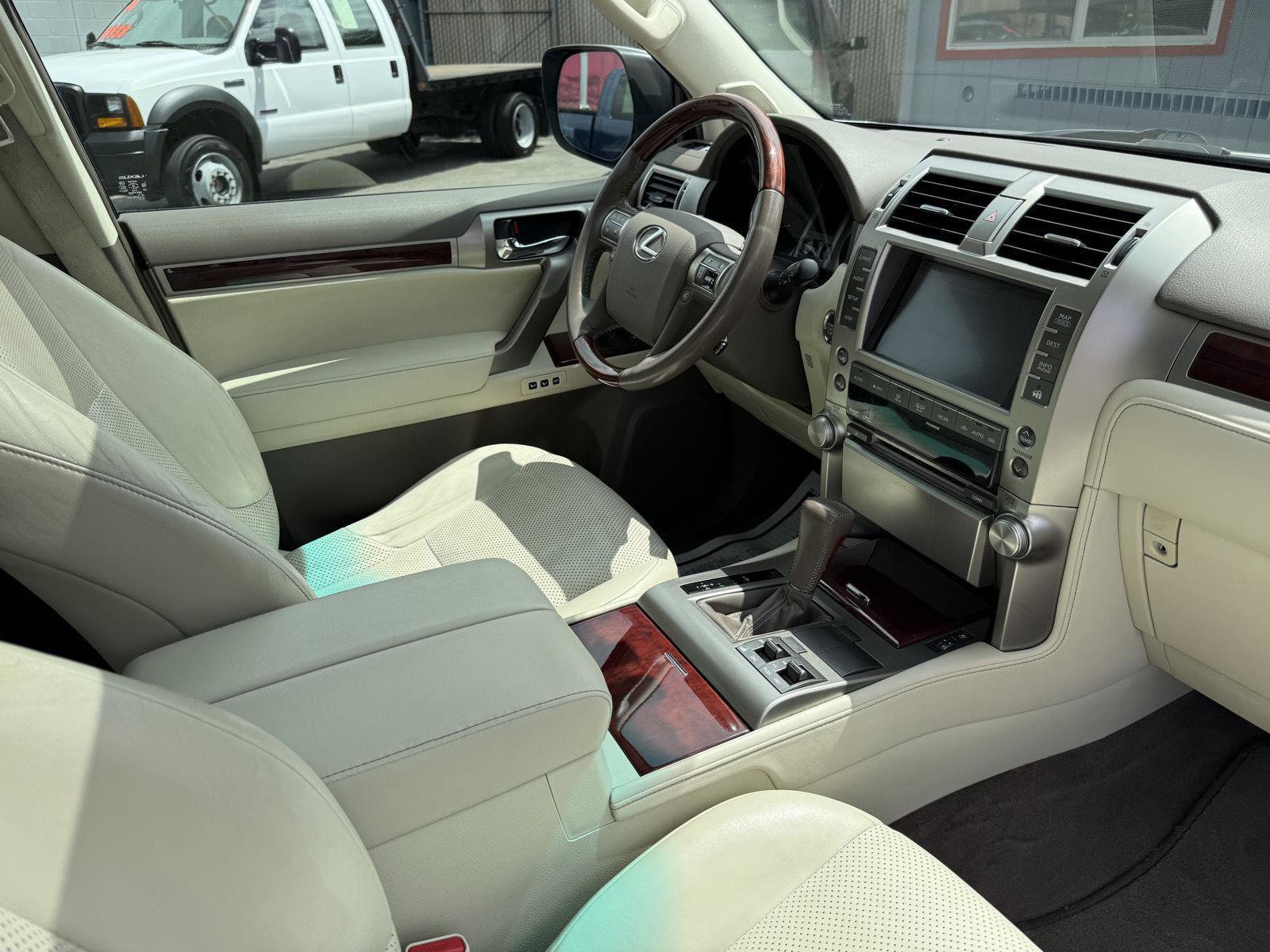 Used 2011 Lexus GX 460 w/ Comfort Plus Pkg image 23