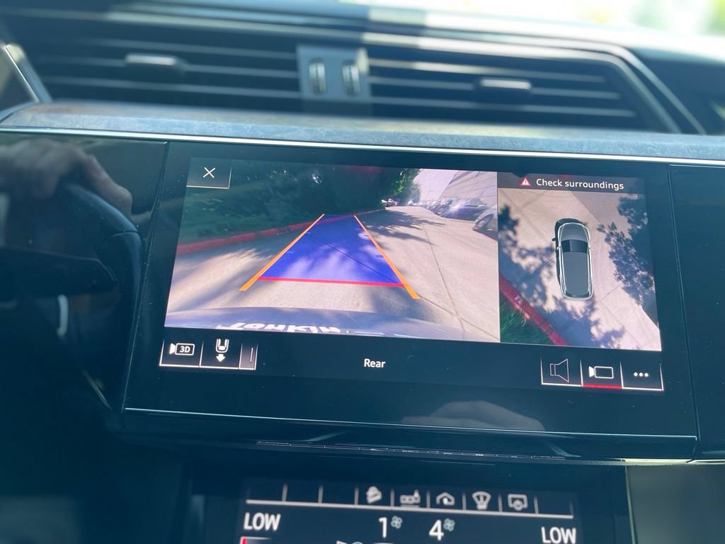 Used 2019 Audi e-tron Prestige w/ Prestige Package AWD/4WD image 19
