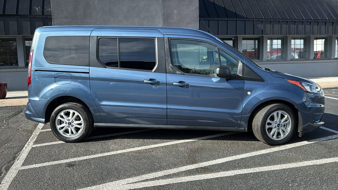 Used 2022 Ford Transit Connect XLT FWD image 2