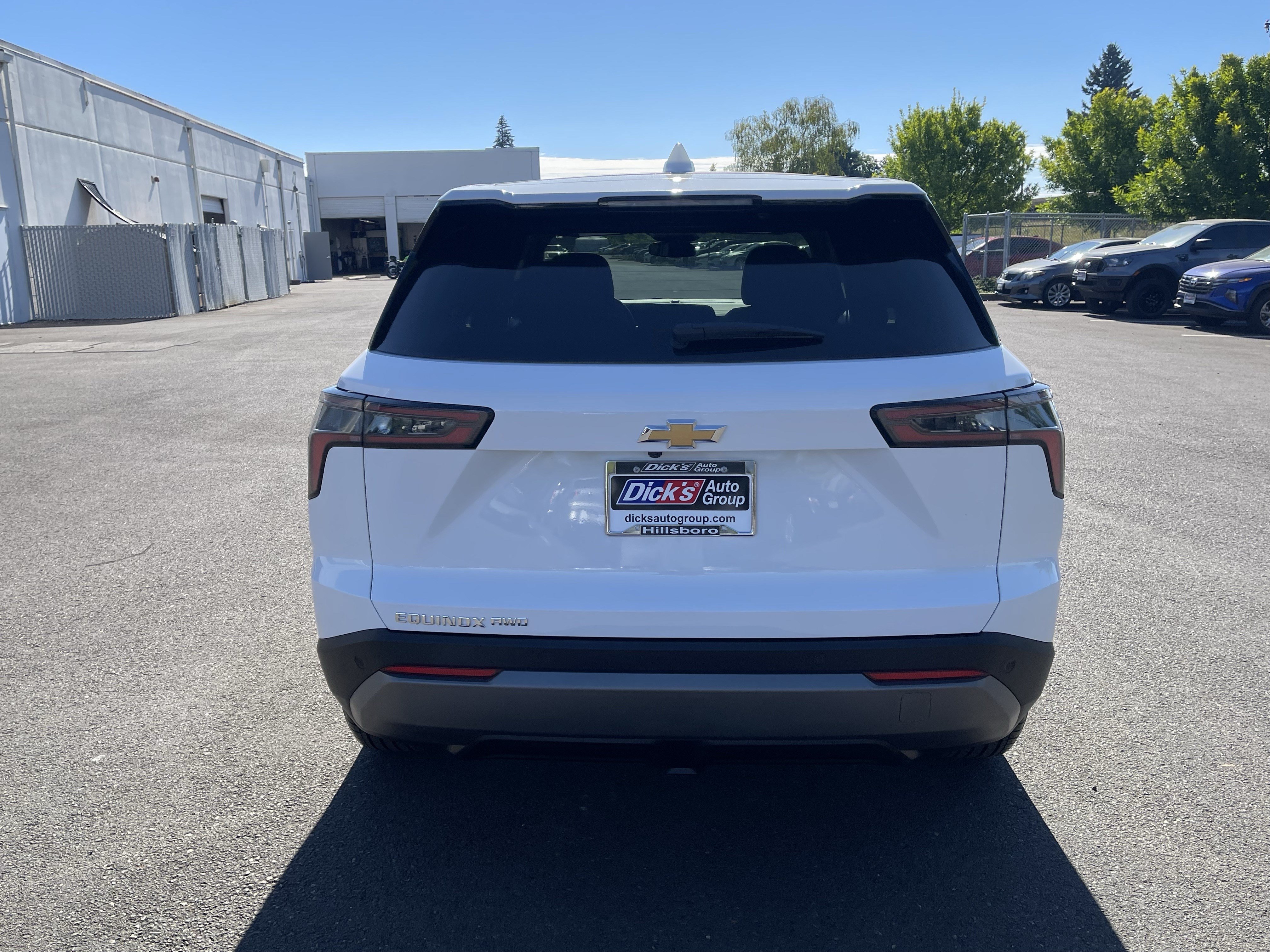 Used 2026 Chevrolet Equinox LT AWD/4WD image 4