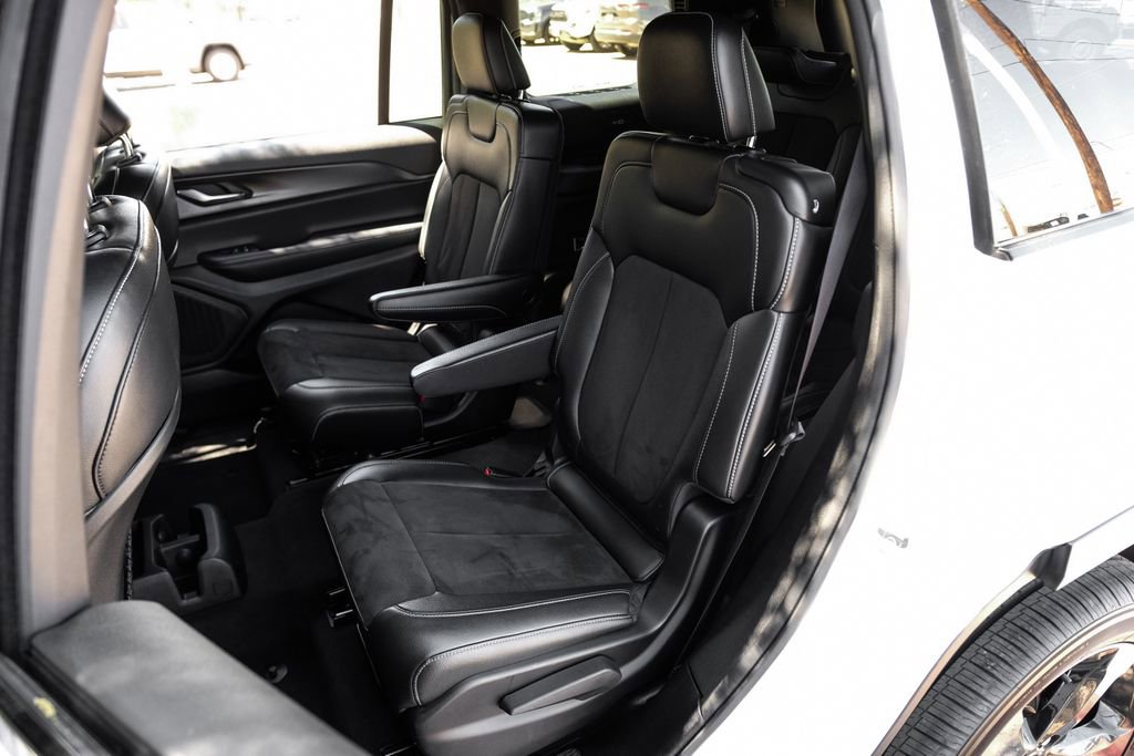 Used 2023 Jeep Grand Cherokee L Laredo AWD/4WD image 49