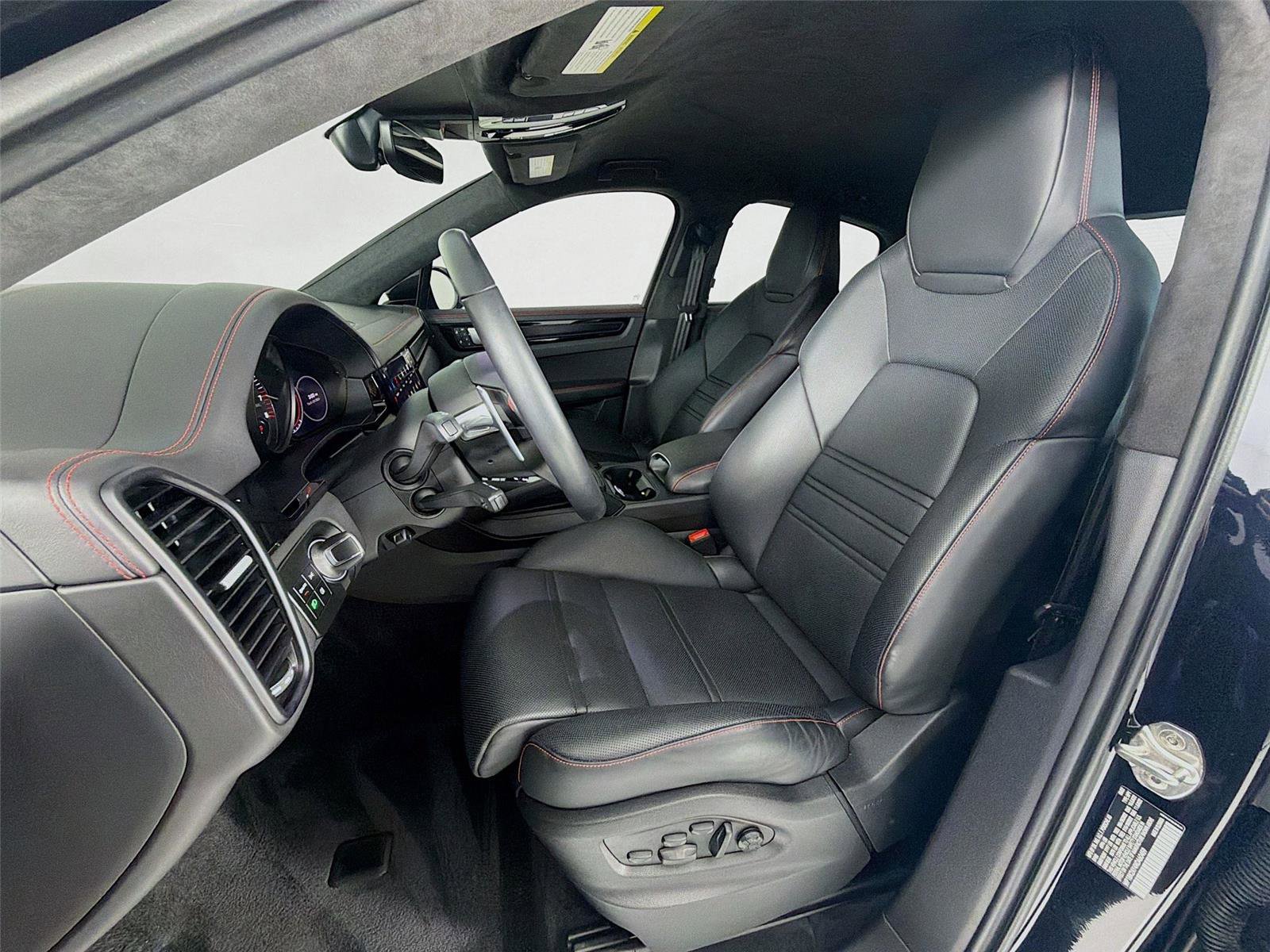 Certified 2022 Porsche Cayenne Turbo GT AWD/4WD image 5