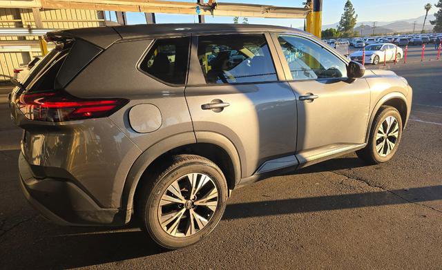 Used 2023 Nissan Rogue SV image 3