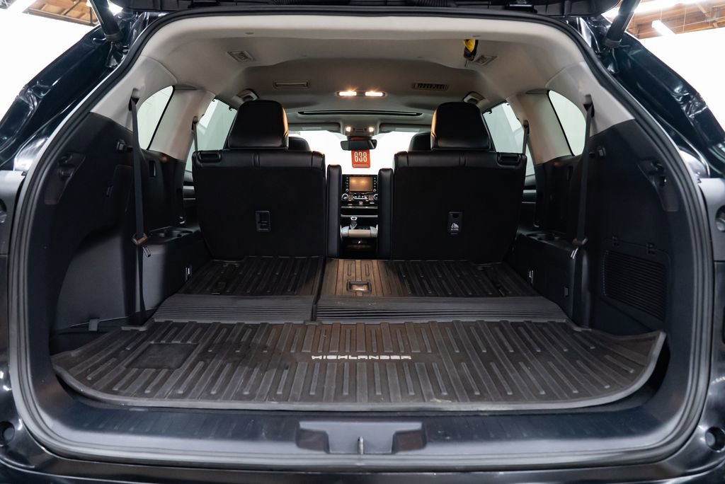 Used 2021 Toyota Highlander XLE image 8