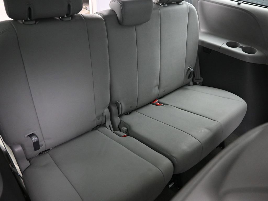 Used 2017 Toyota Sienna XLE w/ XLE Navigation Package image 9