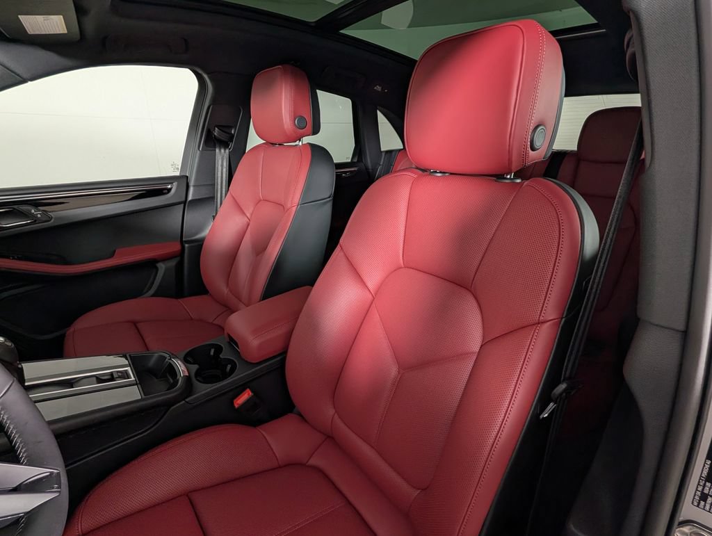 New 2026 Porsche Macan AWD/4WD image 5