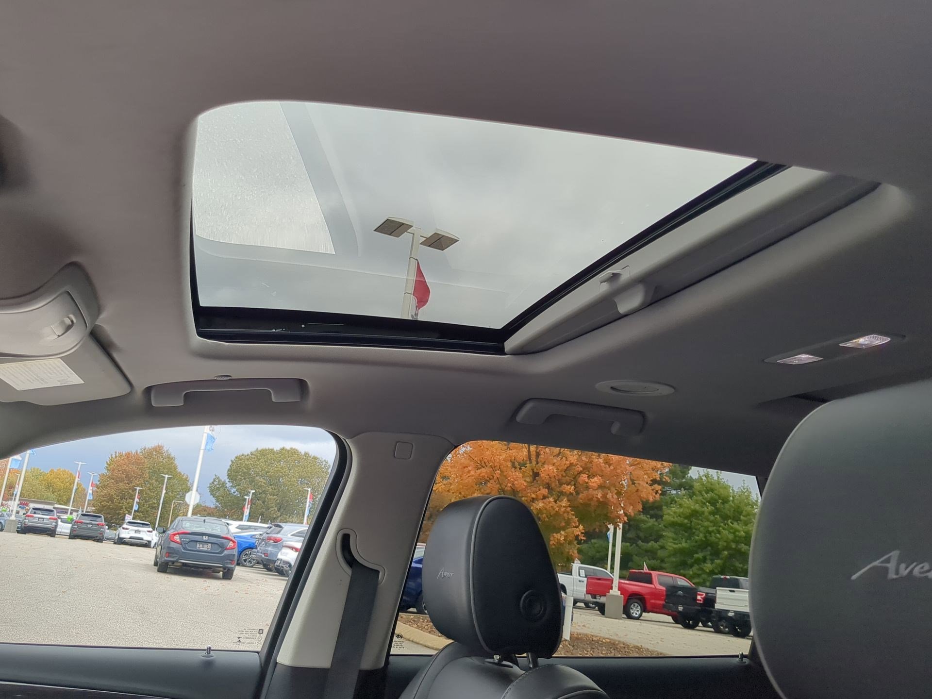 Used 2021 Buick Enclave Avenir w/ Avenir Technology Package image 22