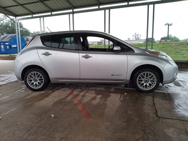 Used 2017 Nissan Leaf S image 4