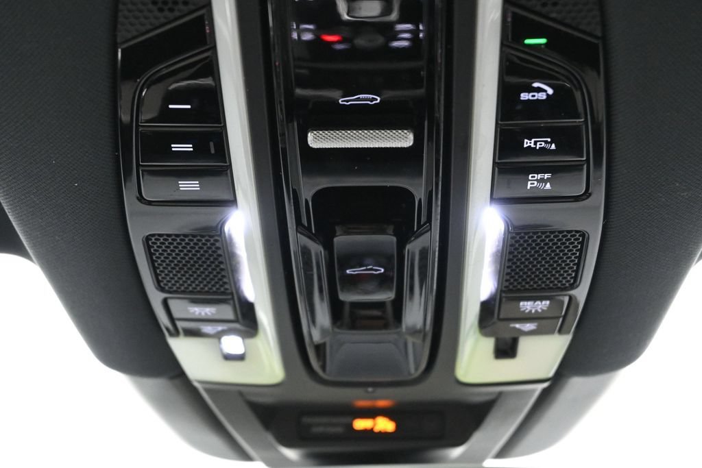 Certified 2023 Porsche Cayenne Platinum Edition AWD/4WD image 24