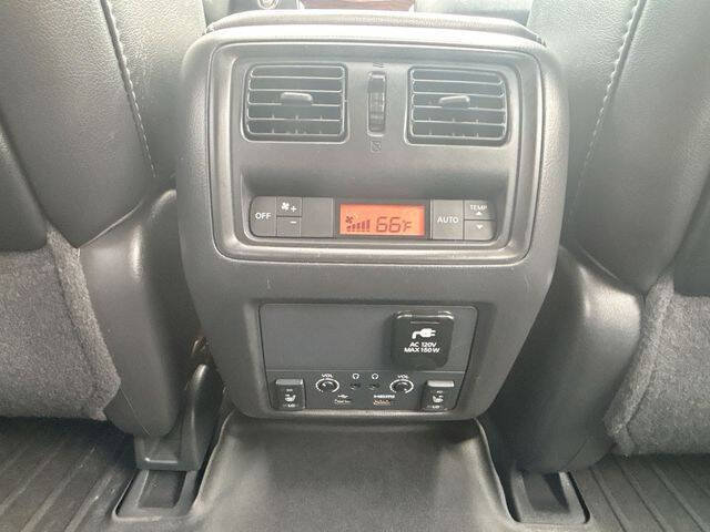 Used 2017 Nissan Pathfinder Platinum w/ Family Entertainment Package AWD/4WD image 22