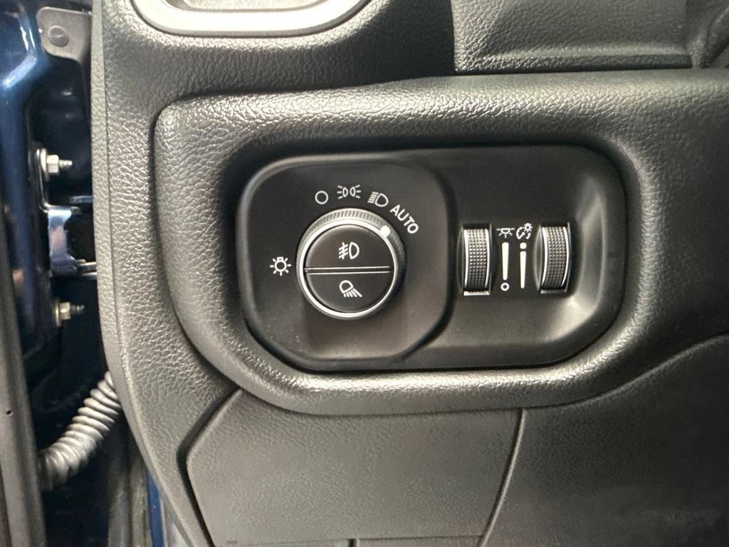 Used 2019 RAM 3500 Laramie AWD/4WD image 17