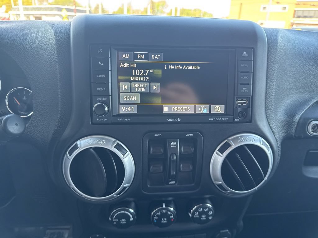 Used 2016 Jeep Wrangler Unlimited Rubicon AWD/4WD image 4
