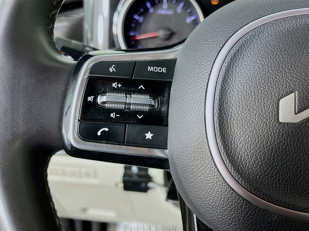 Used 2024 Kia Carnival EX image 14