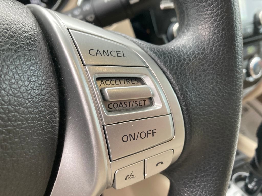 Used 2016 Nissan Rogue SV image 44