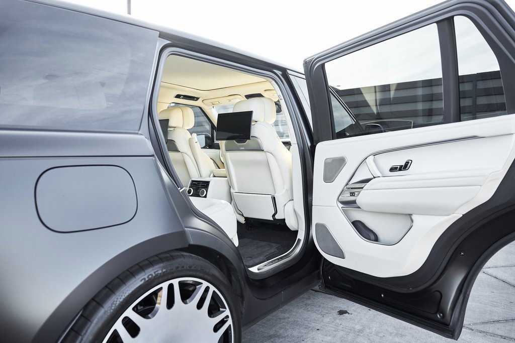 Used 2024 Land Rover Range Rover SV image 28