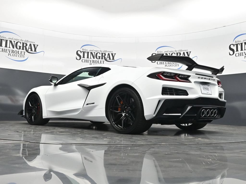 Used 2025 Chevrolet Corvette Z06 w/ Stealth Interior Trim Package RWD image 30