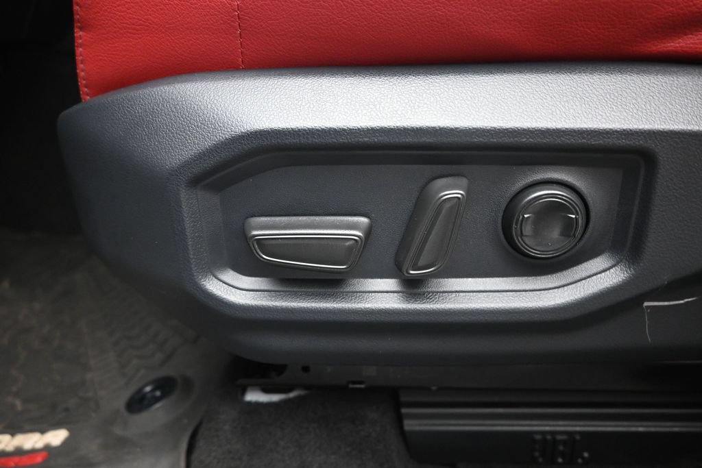 Used 2022 Toyota Tundra TRD Pro AWD/4WD image 10