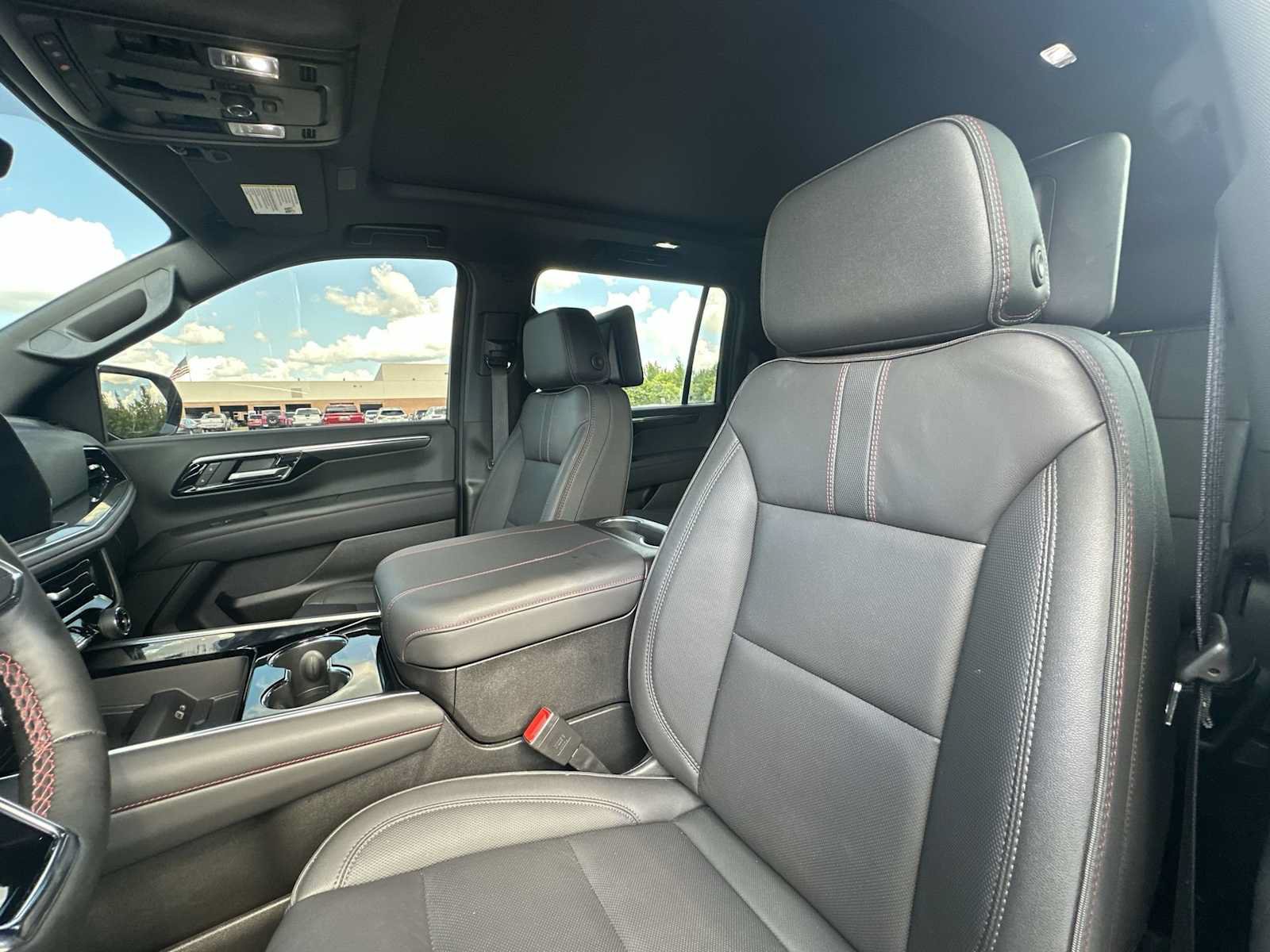 Certified 2025 Chevrolet Suburban RST w/ Advanced Technology Package AWD/4WD image 10