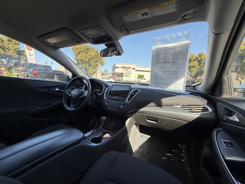 Used 2020 Chevrolet Malibu LT FWD image 30