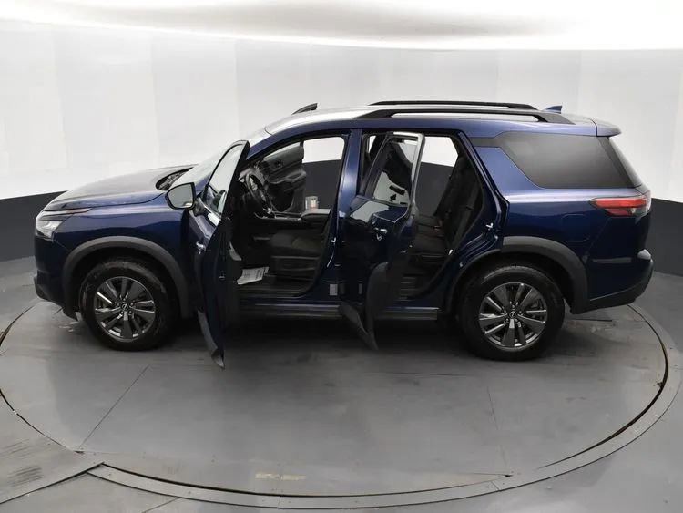 Used 2024 Nissan Pathfinder SV FWD image 7
