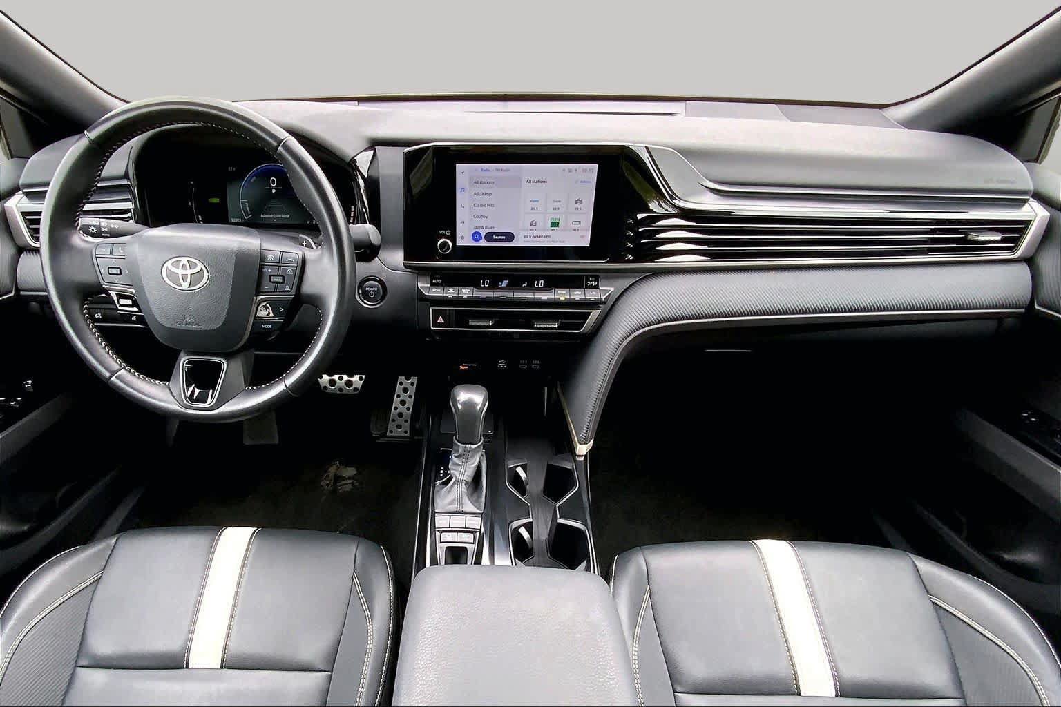 Used 2025 Toyota Camry SE FWD image 15
