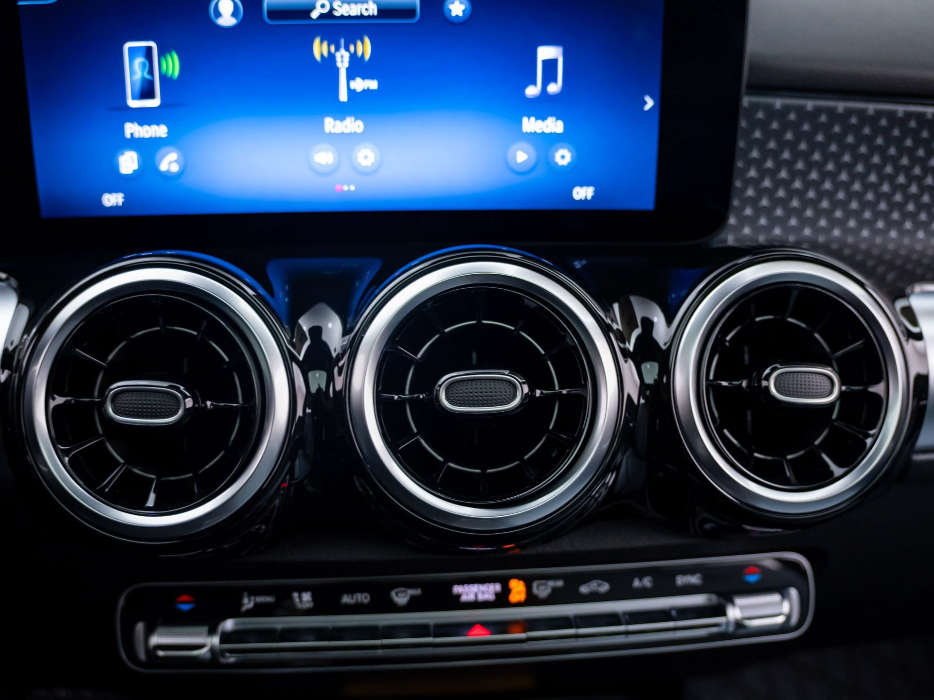 New 2026 Mercedes-Benz GLB 250 4MATIC image 28
