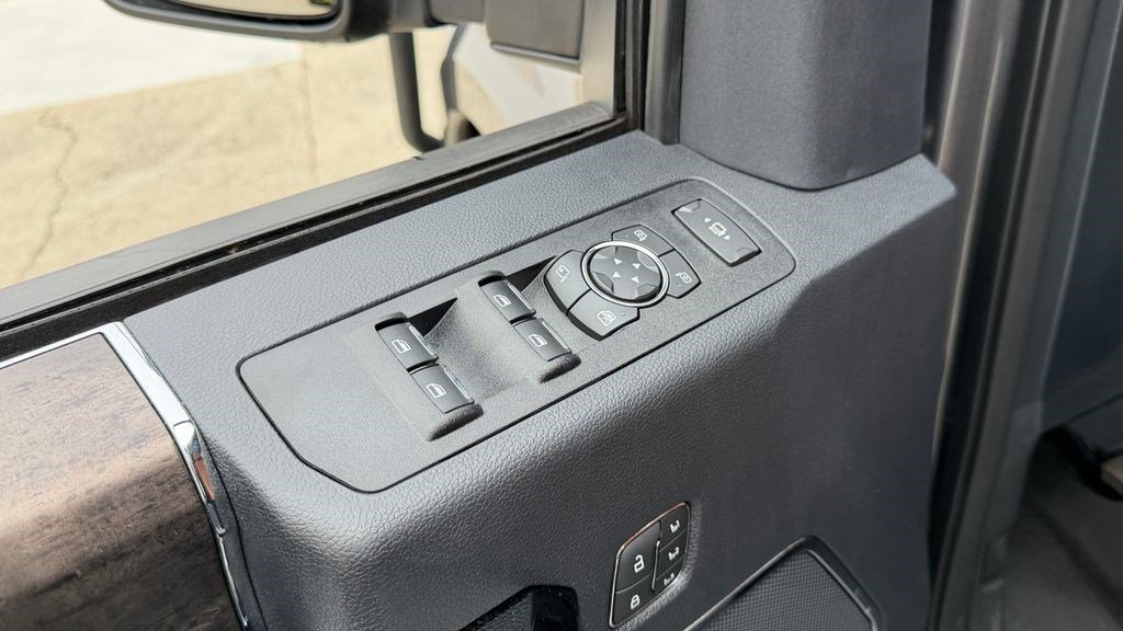 Used 2022 Ford F250 Lariat w/ Black Appearance Package AWD/4WD image 13